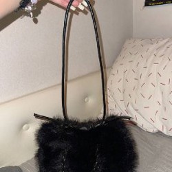 Черная пушистая сумка - фото 1