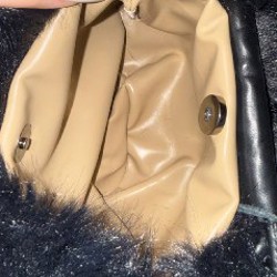 Черная пушистая сумка - фото 3