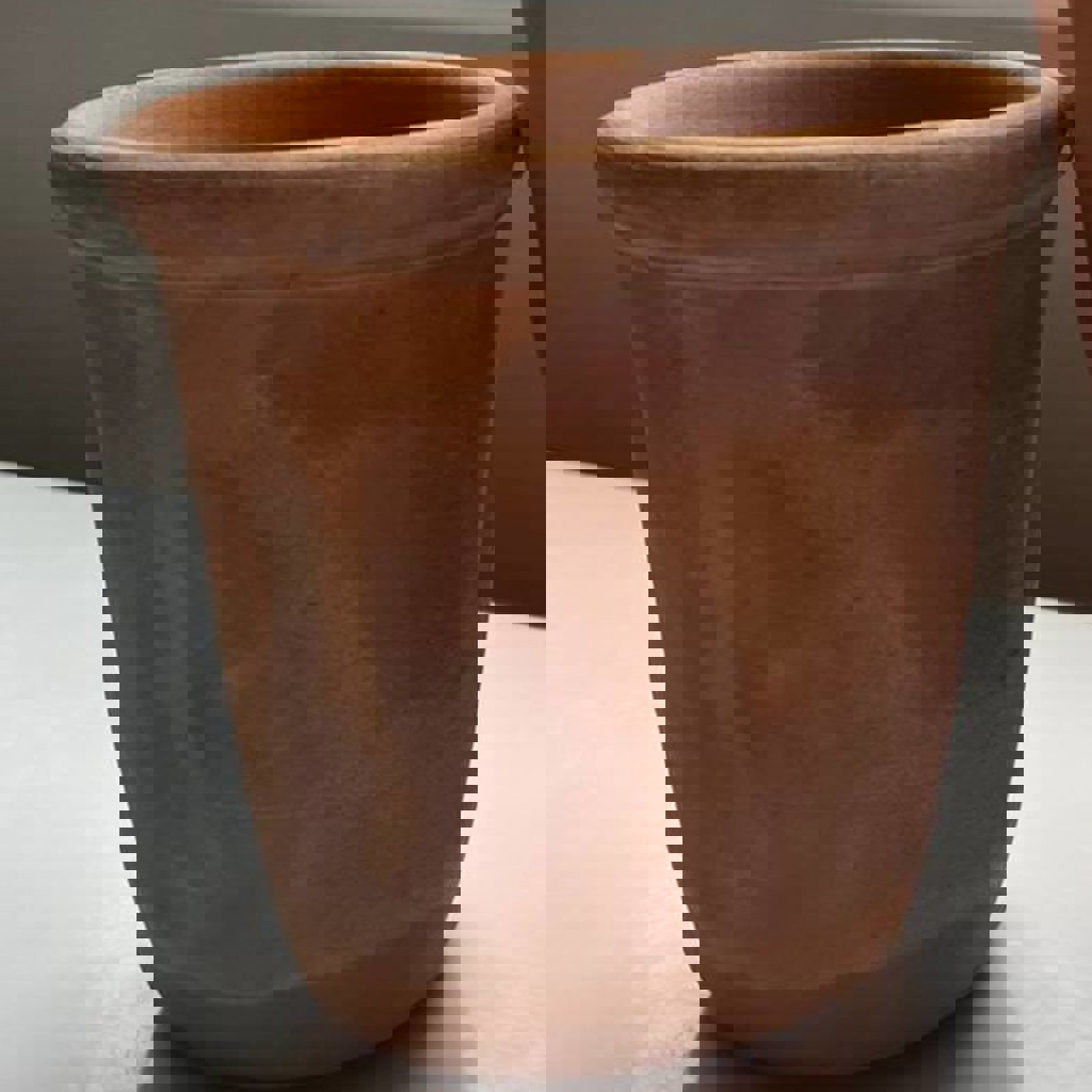 Глиняный горшок маленький