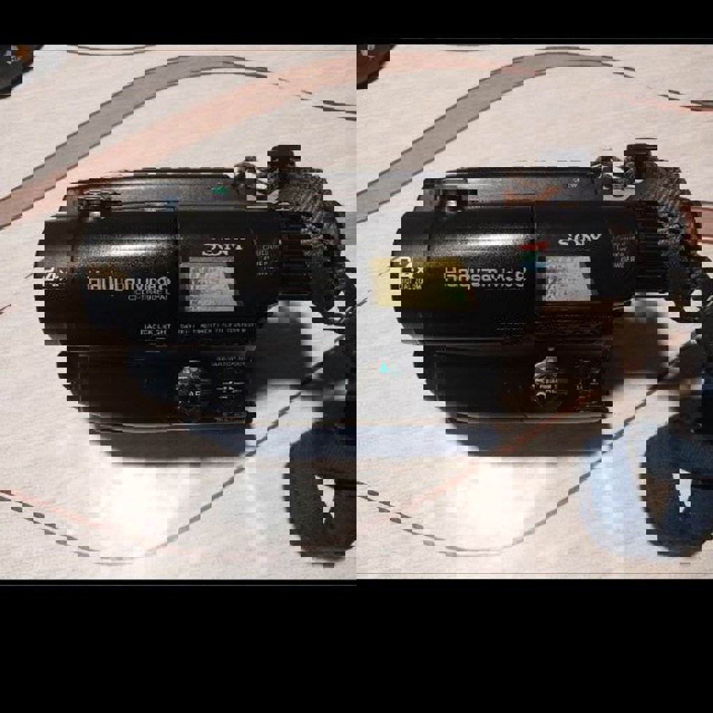 Касетная видеокамера Sony Handycam Video8