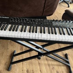 M-Audio Oxygenpro 61 Midi Keyboard - фото 2