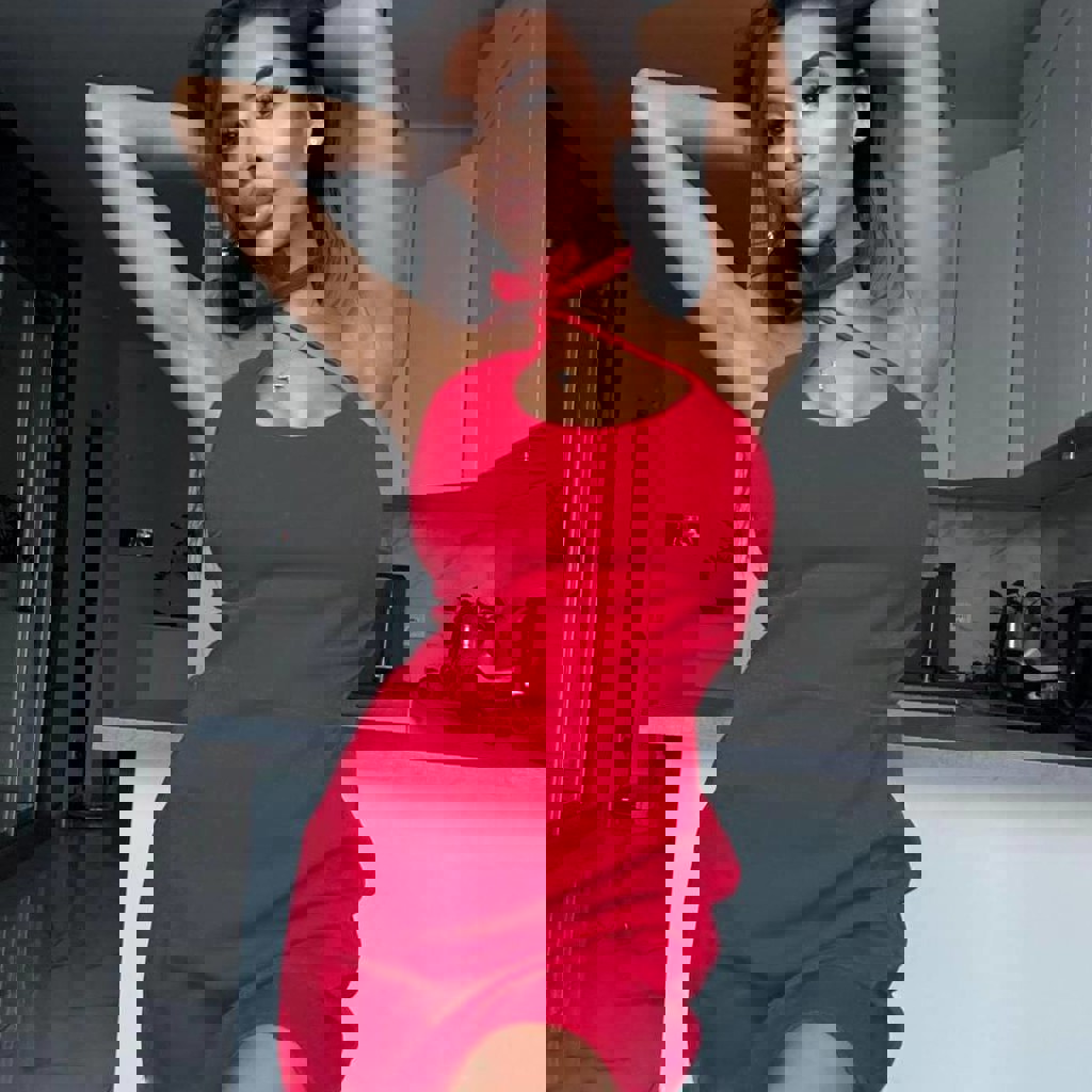 Красное платье