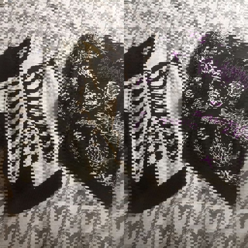 Свитер с графити