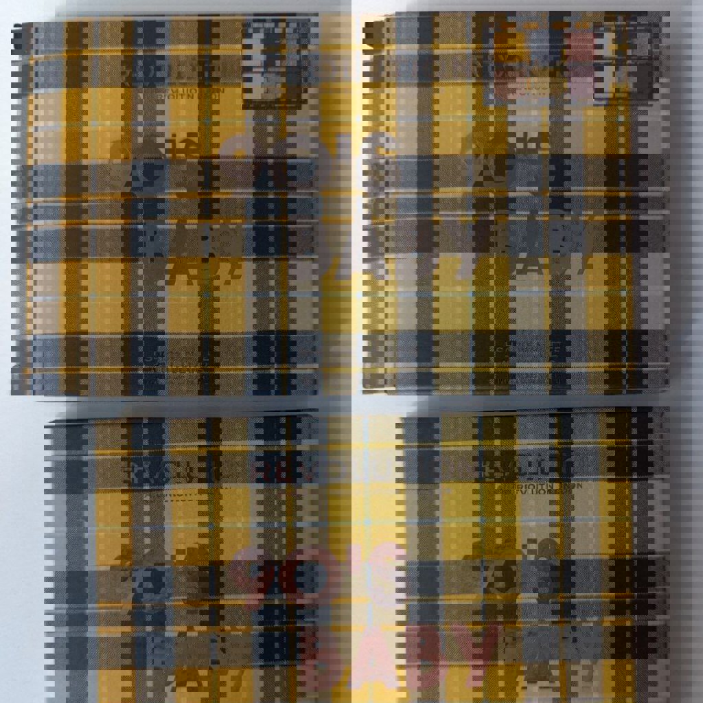 Палетка теней Makeup Revolution 90's baby