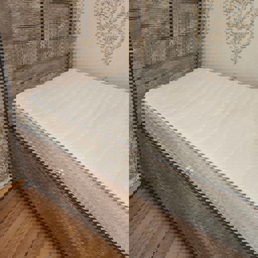 Кровати с матрасами