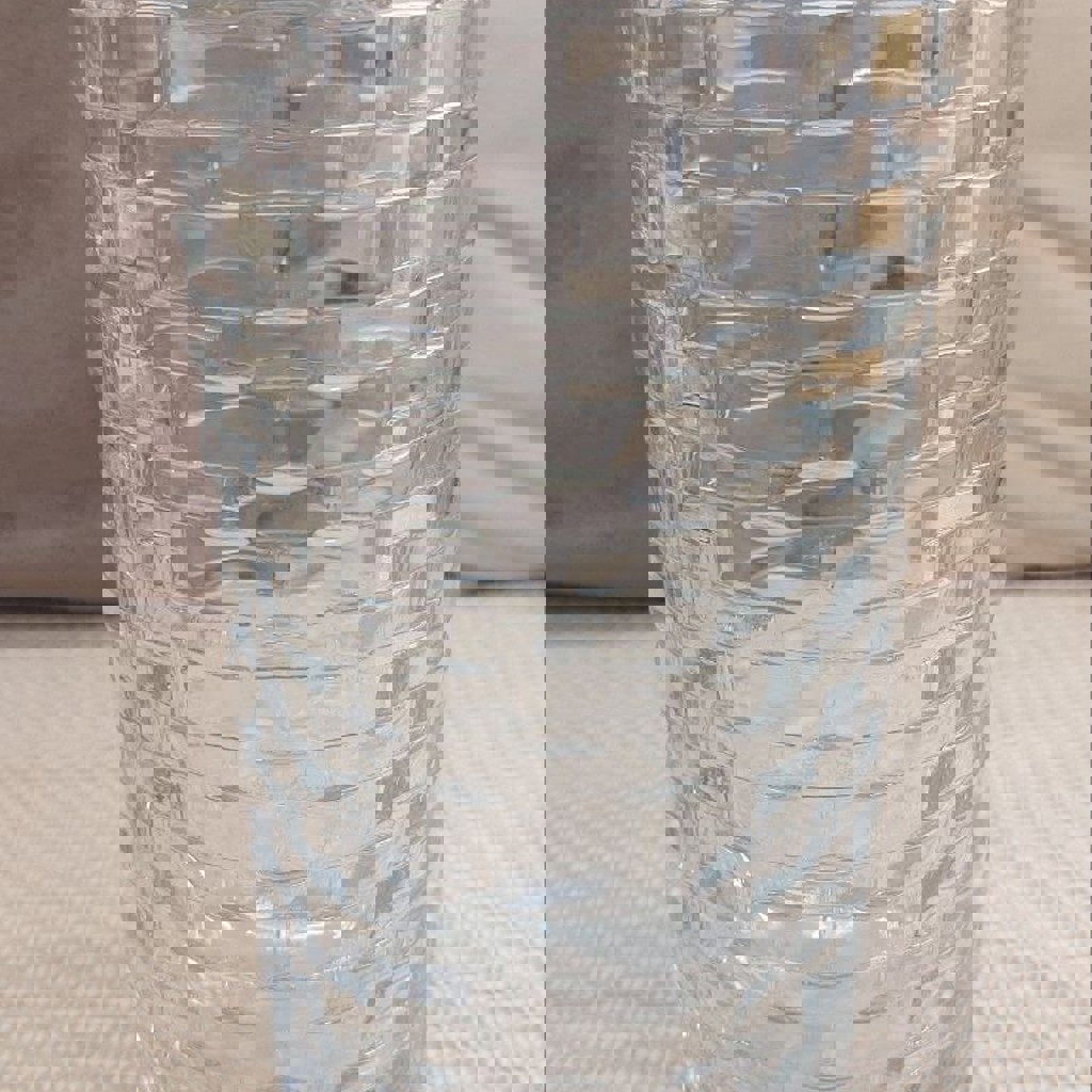 Ваза из толстого стекла