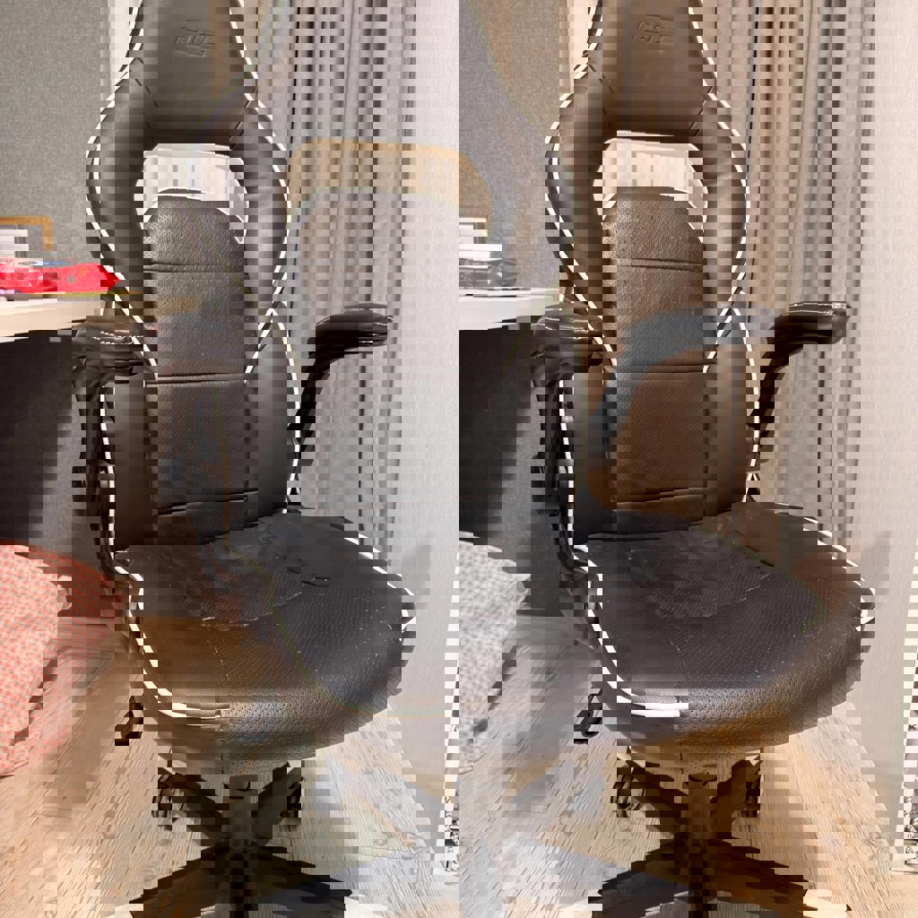 Стул на колесах