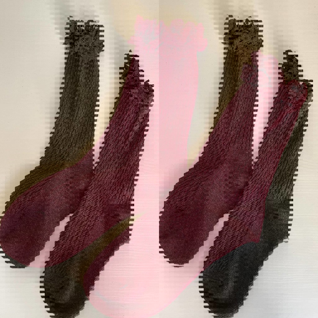 Носки винного цвета с кружевом