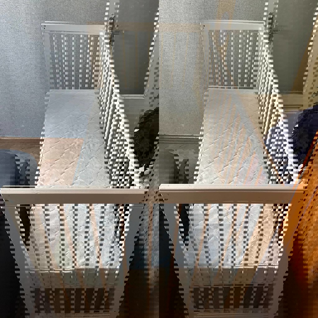 Детская кровать с матрасом