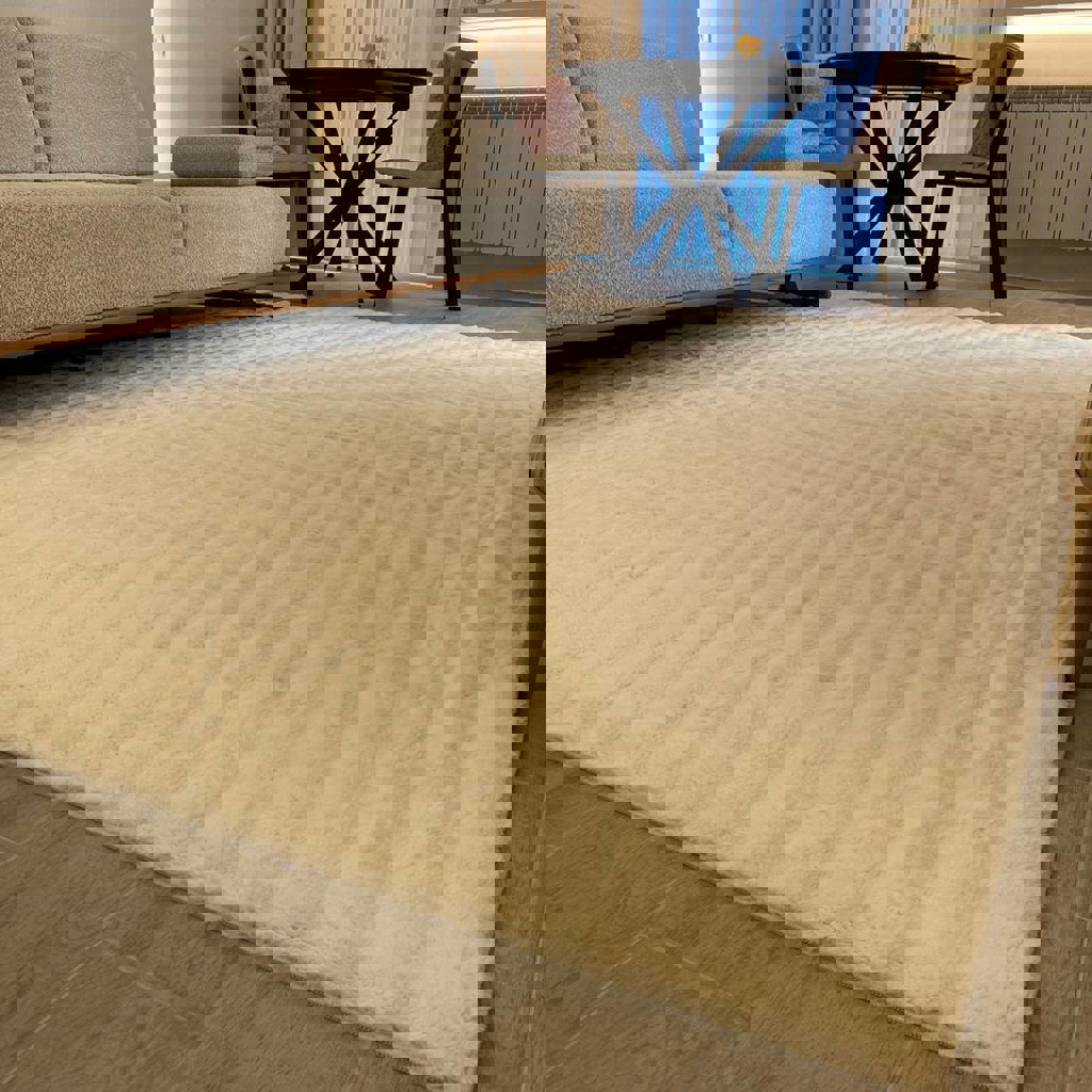 Кремовый ковер