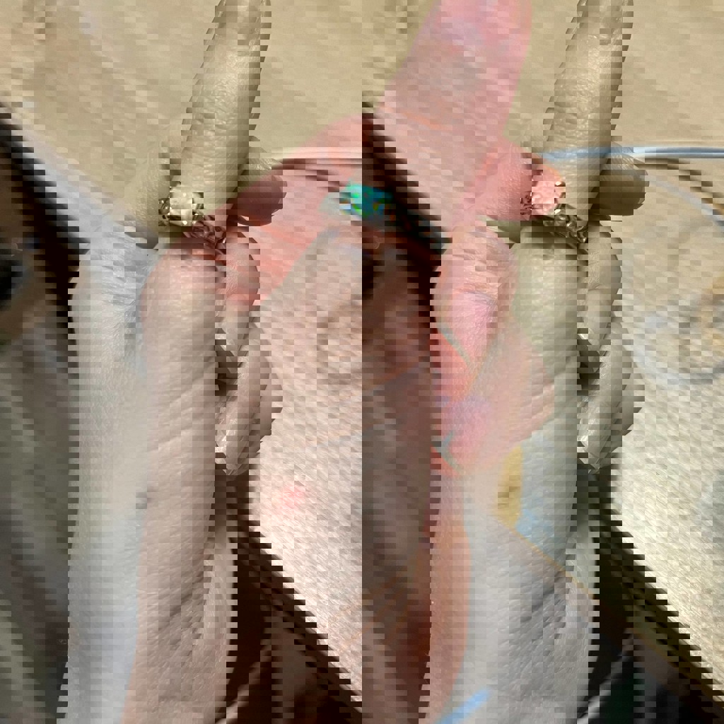 Кольцо с искусственным опалом