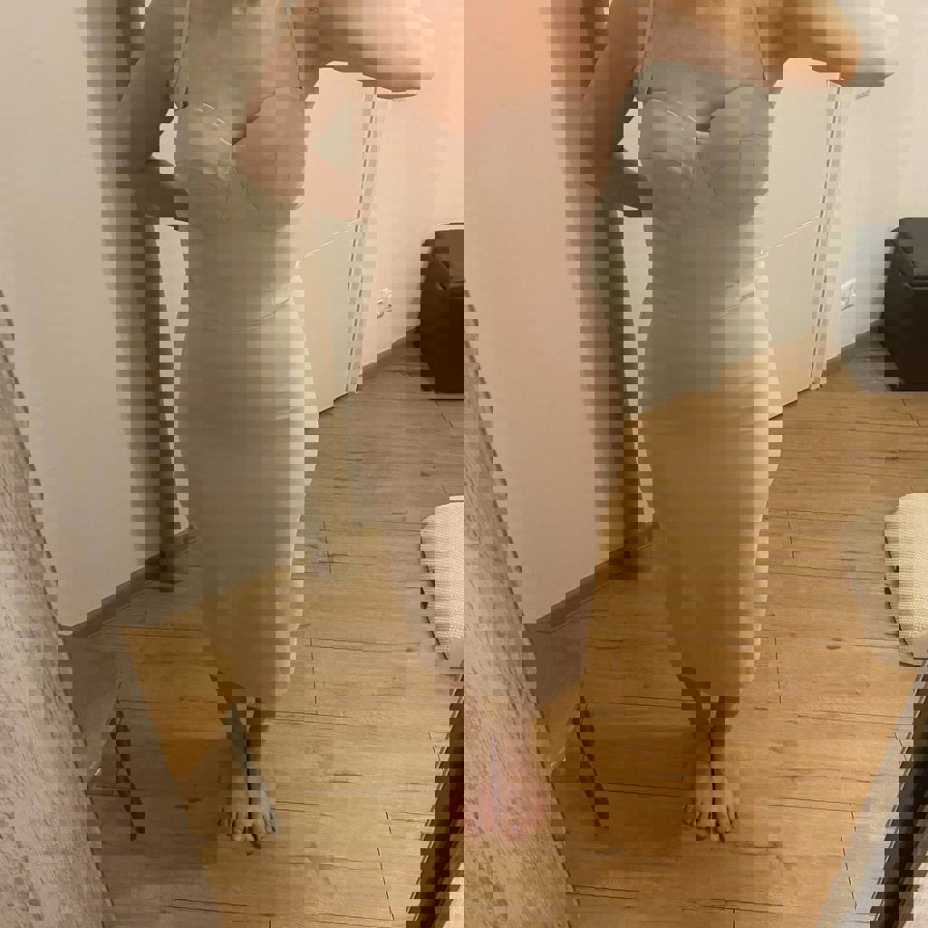 Платье телесно-розового цвета