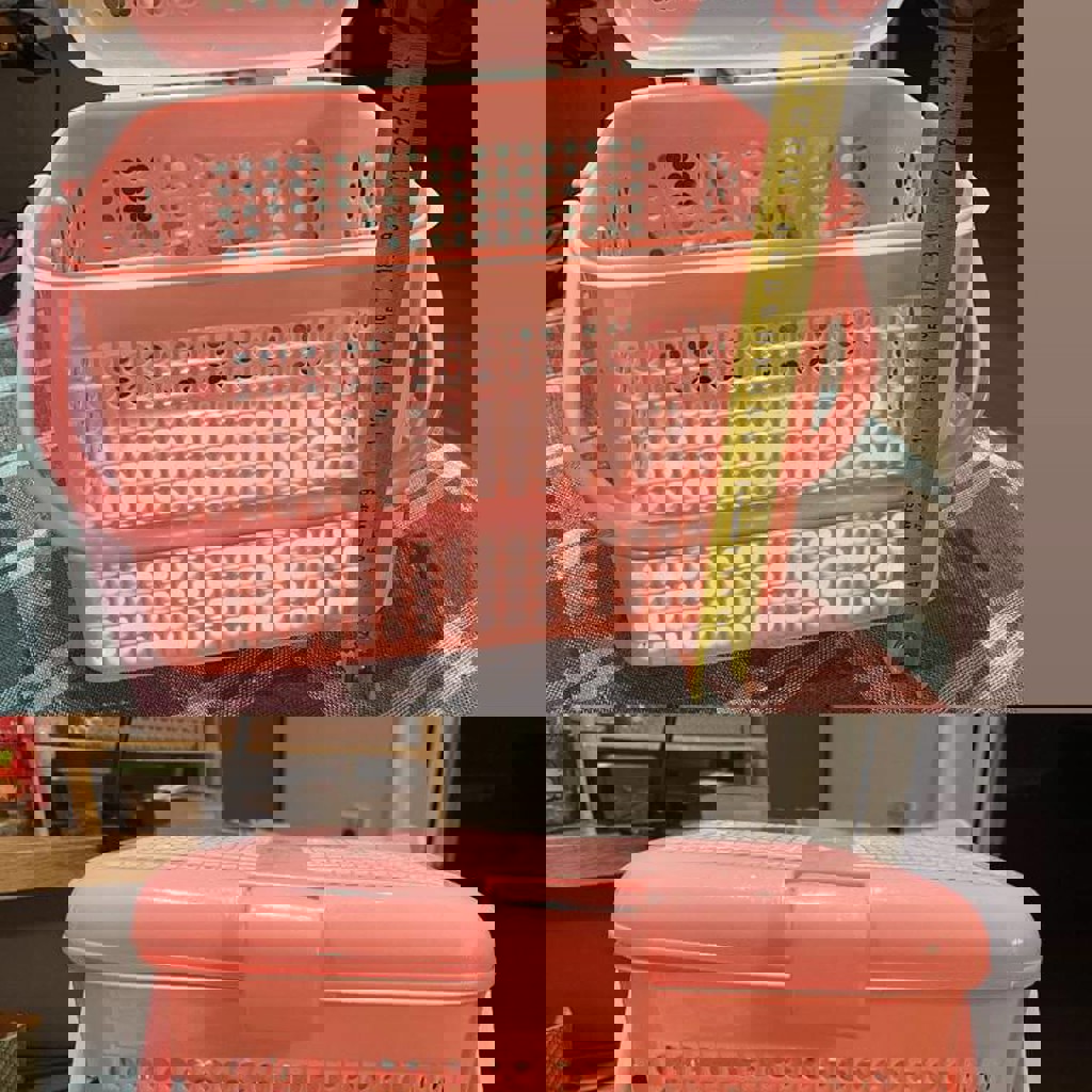 Пластиковая корзинка