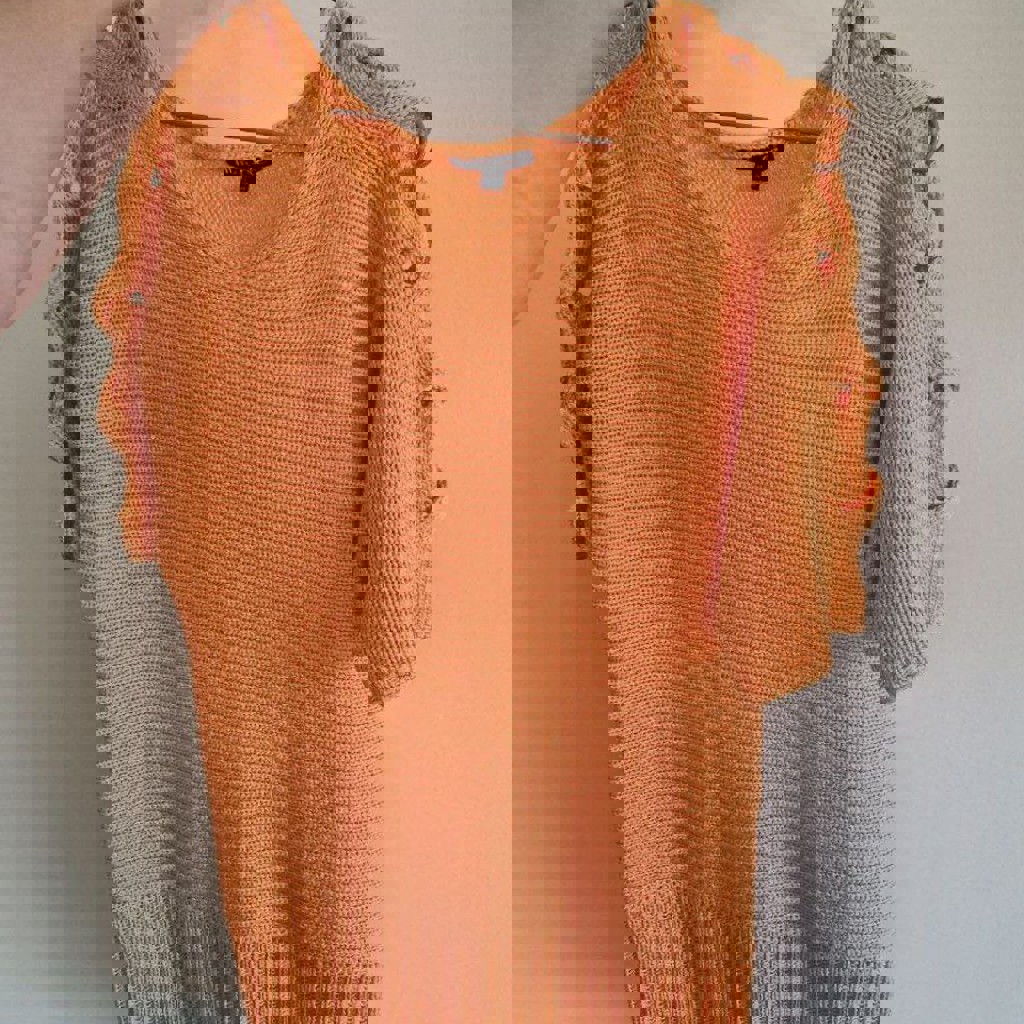 Кофта ярко-морковного цвета