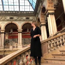 Платье из плотного эластичного материала - фото 2