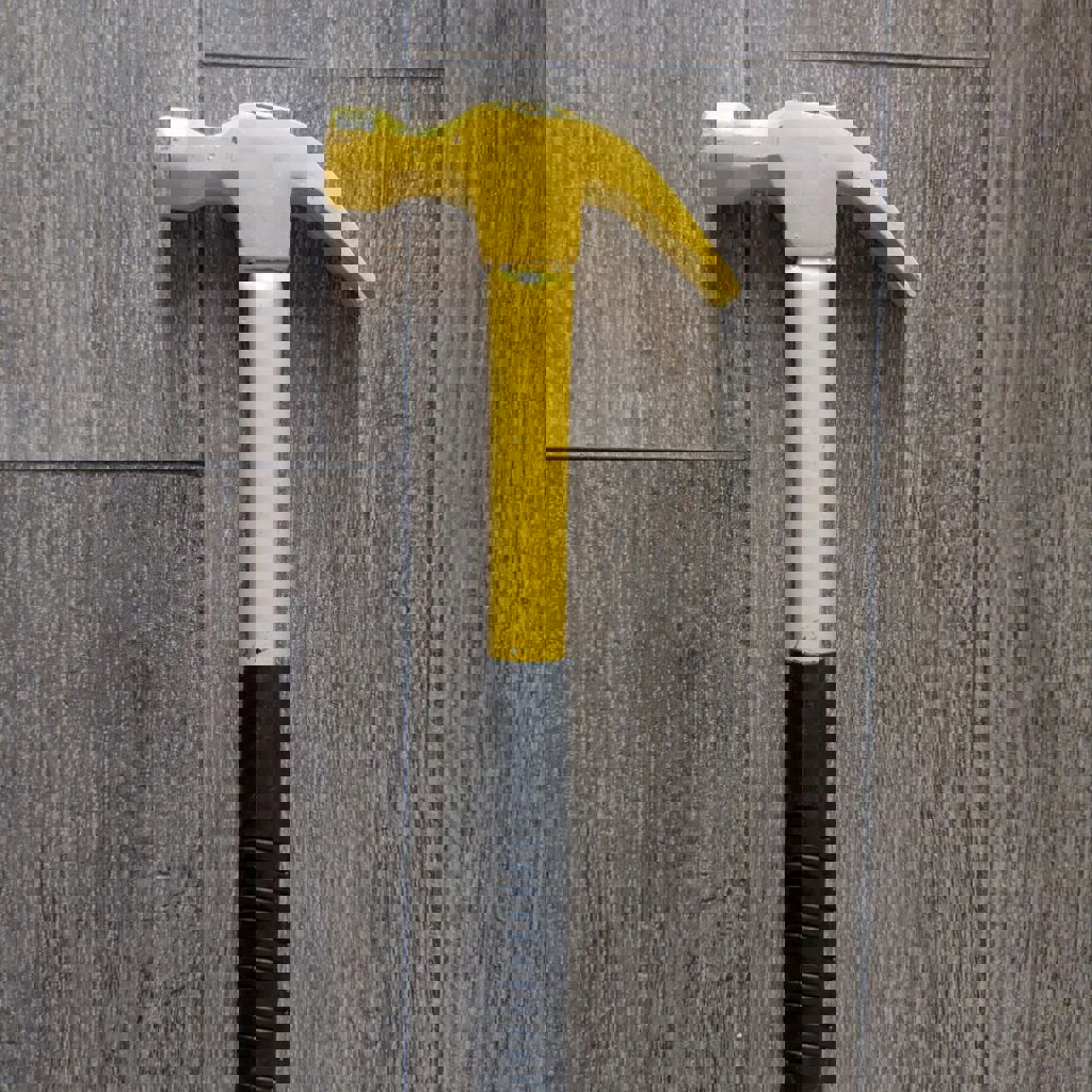 Молоток-гвоздодер