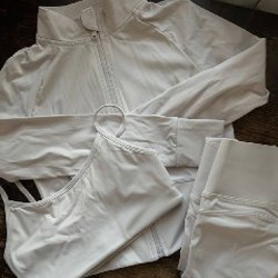 Бело-бежевый спортивный комплект - фото 1