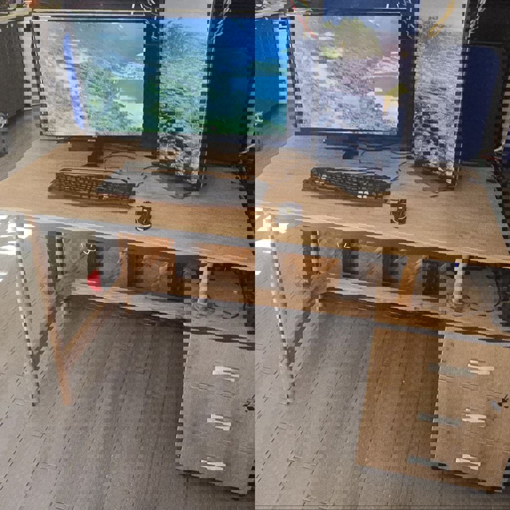 Стол с ящиками на замке