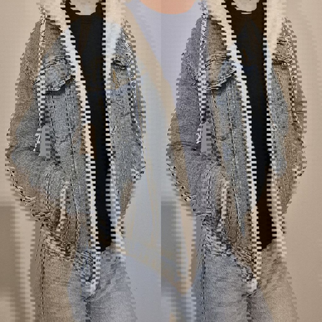 Куртка с меховым капюшоном