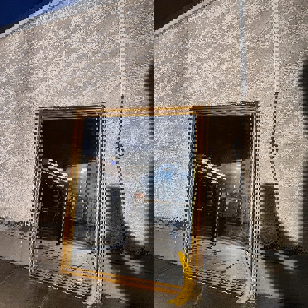 Зеркало в золочёной раме