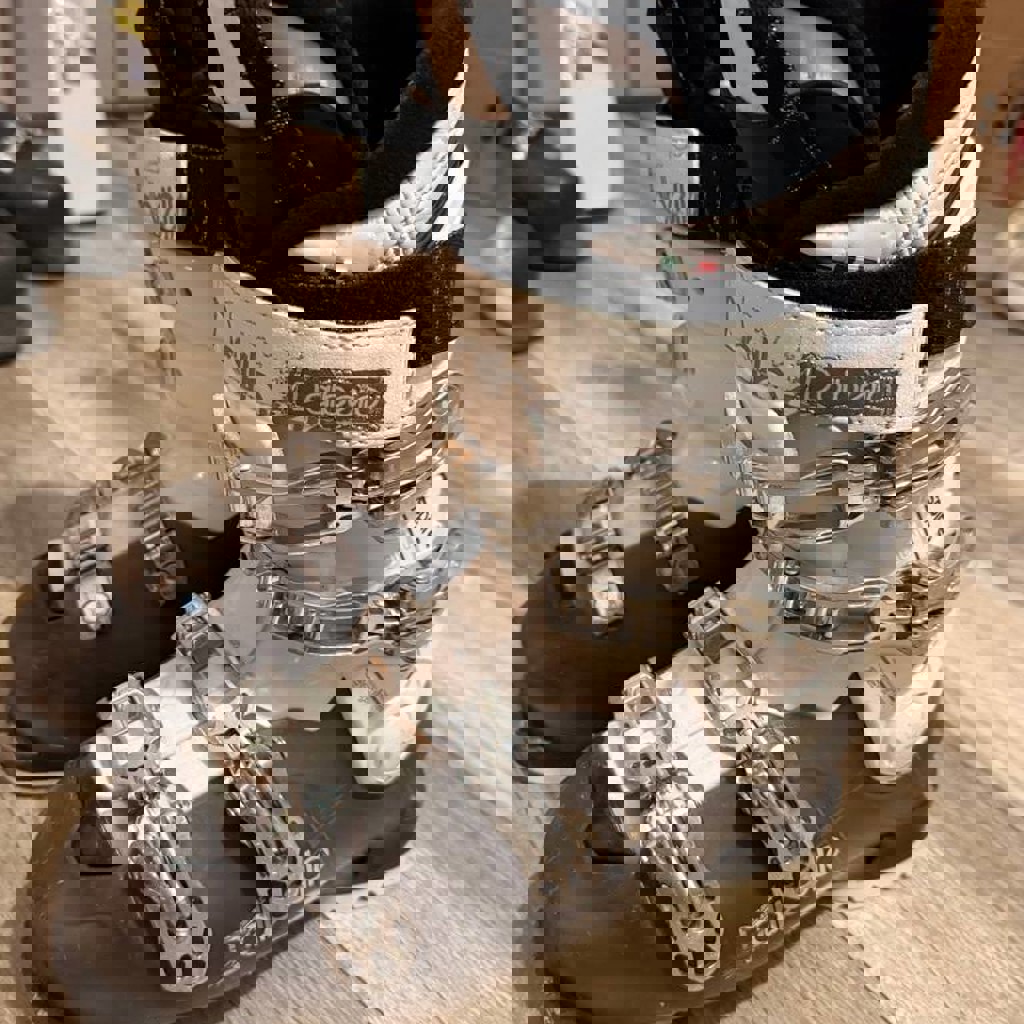 Женские лыжные ботинки