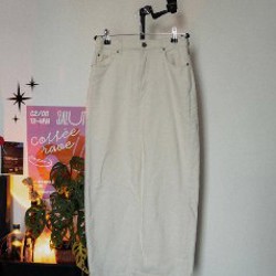 Молочная джинсовая юбка с разрезом - фото 1