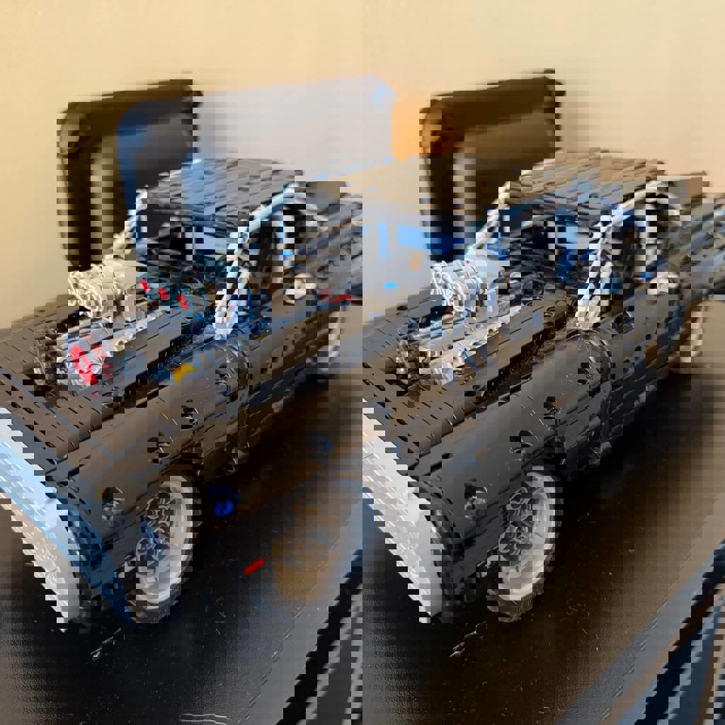 Набор Dom’s Dodge Charger из Лего