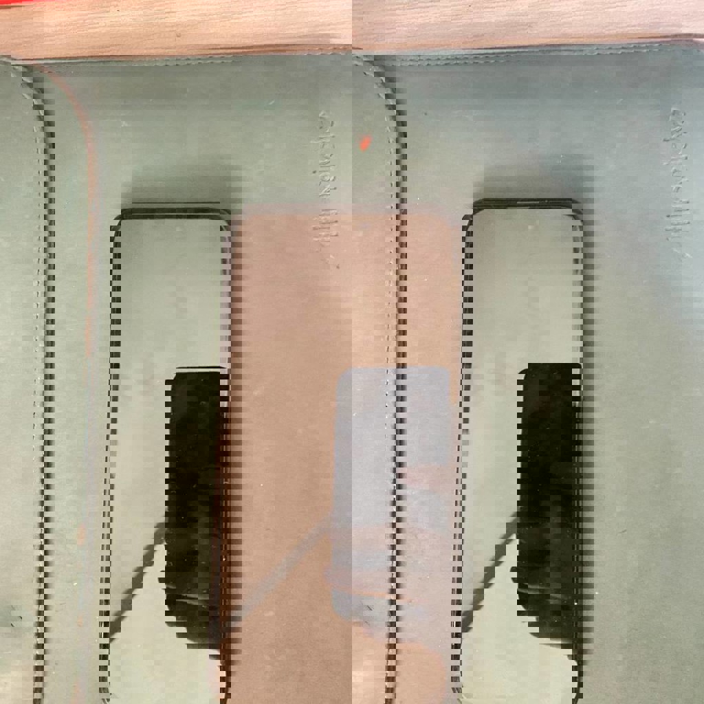 Black iPhone 16 Plus