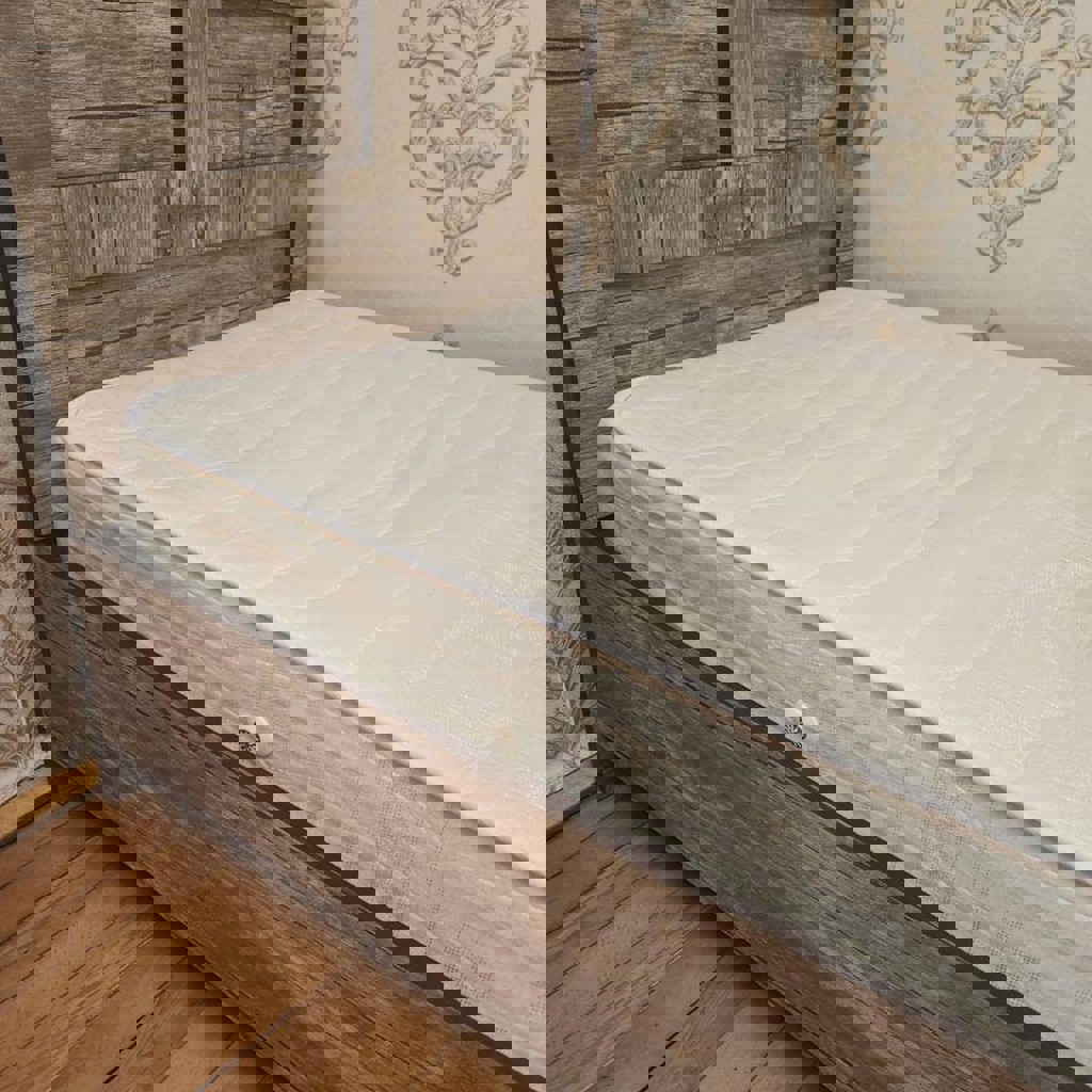 Кровать с матрасом