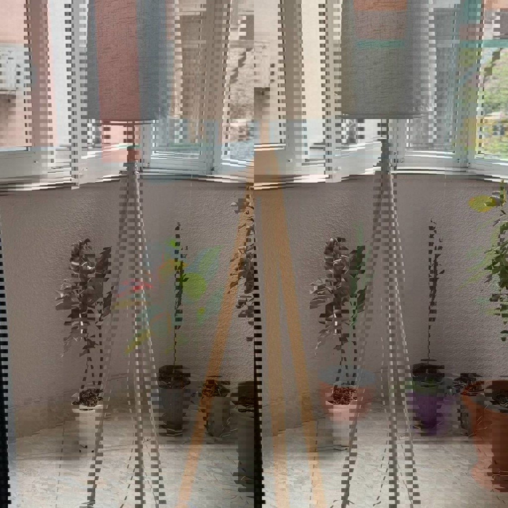 Напольная лампа в скандинавском стиле