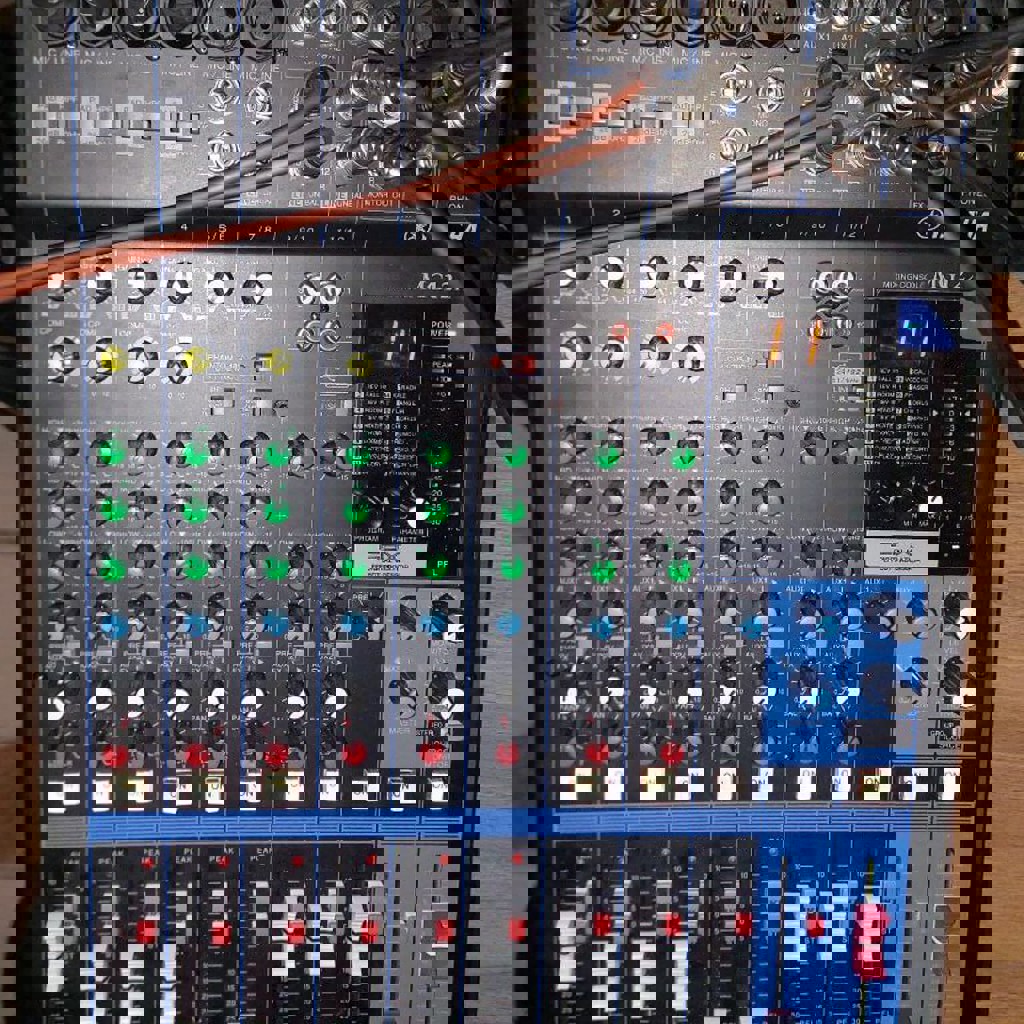 Микшерный пульт Yamaha MG12XU