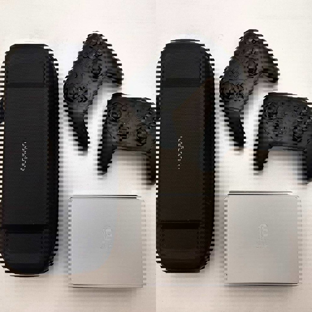 Защитный кейс Spigen Rugged Armor Pro Pouch