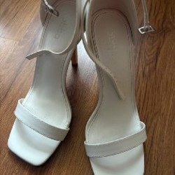 Белые босоножки - фото 1