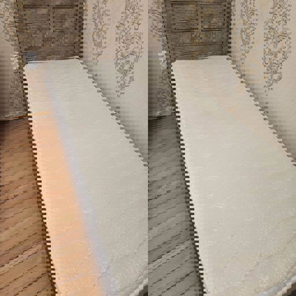 Кровать с матрасом