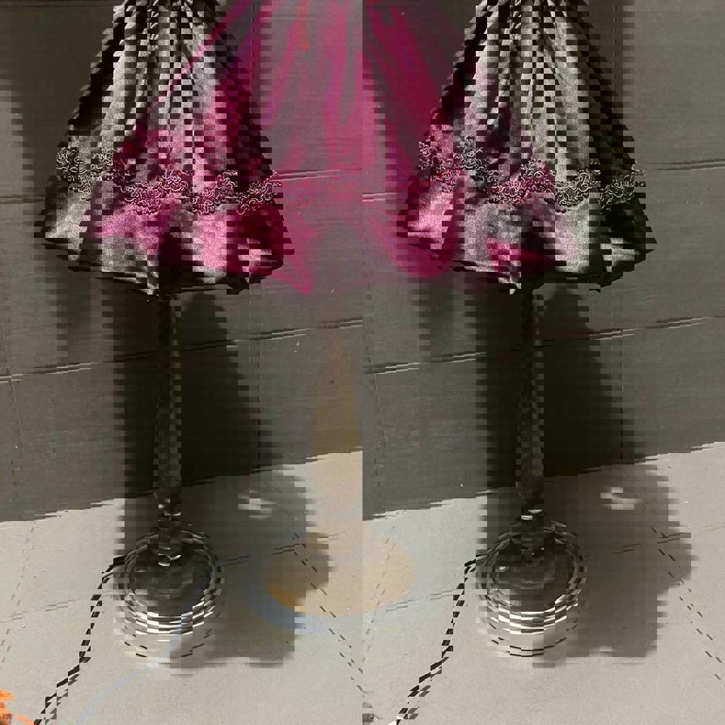 Настольная лампа с абажуром