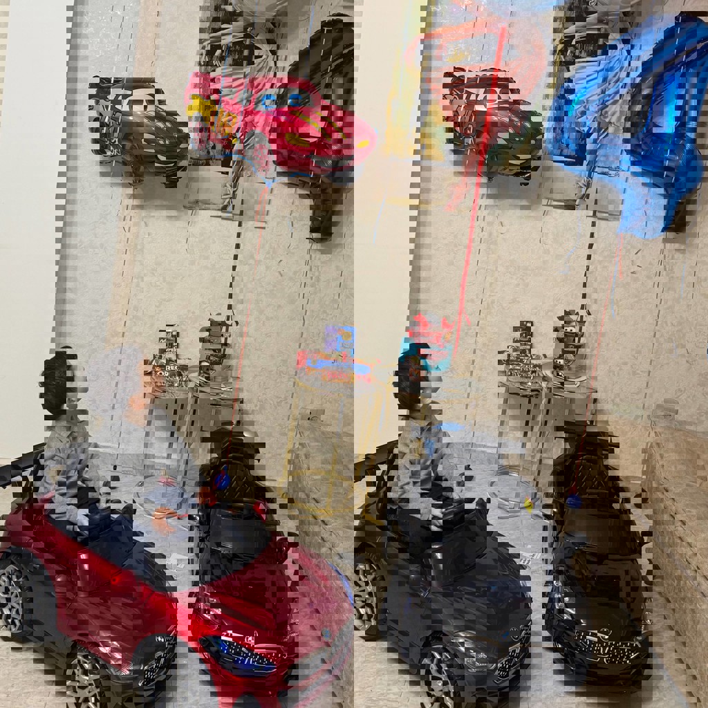 Две машины на радиоуправлении