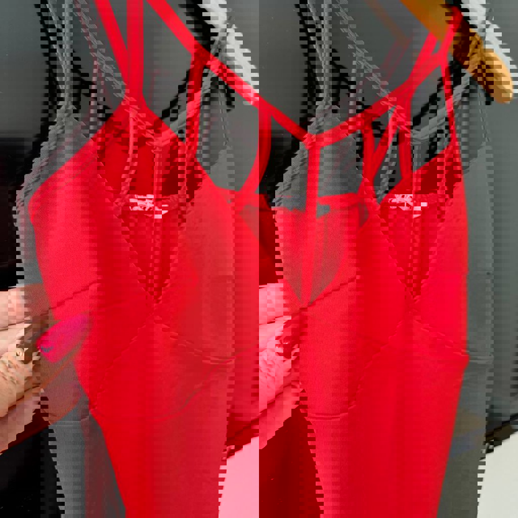 Красное платье