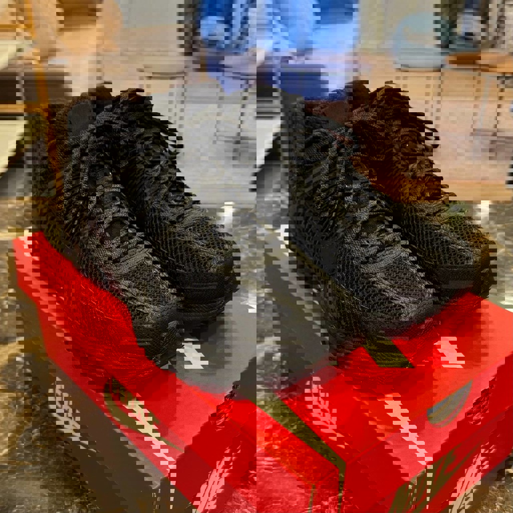 NIKE ZOOM VOMERO 5 SNEAKER