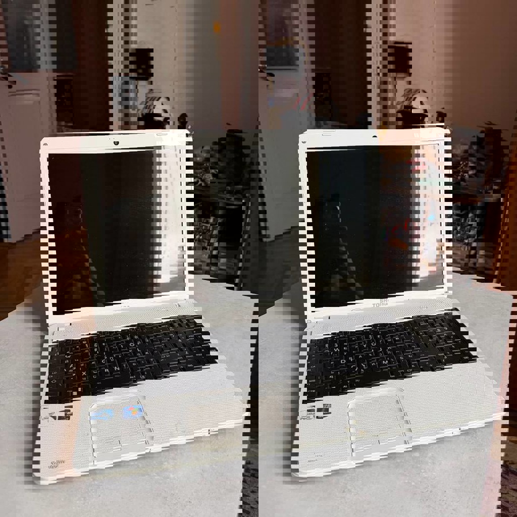 Ноутбук TOSHIBA Satellite C850