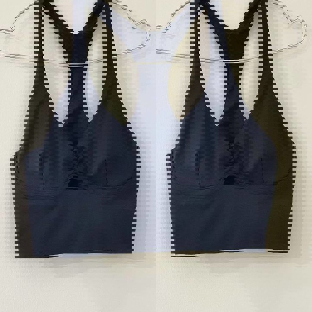 Спортивный черный топ