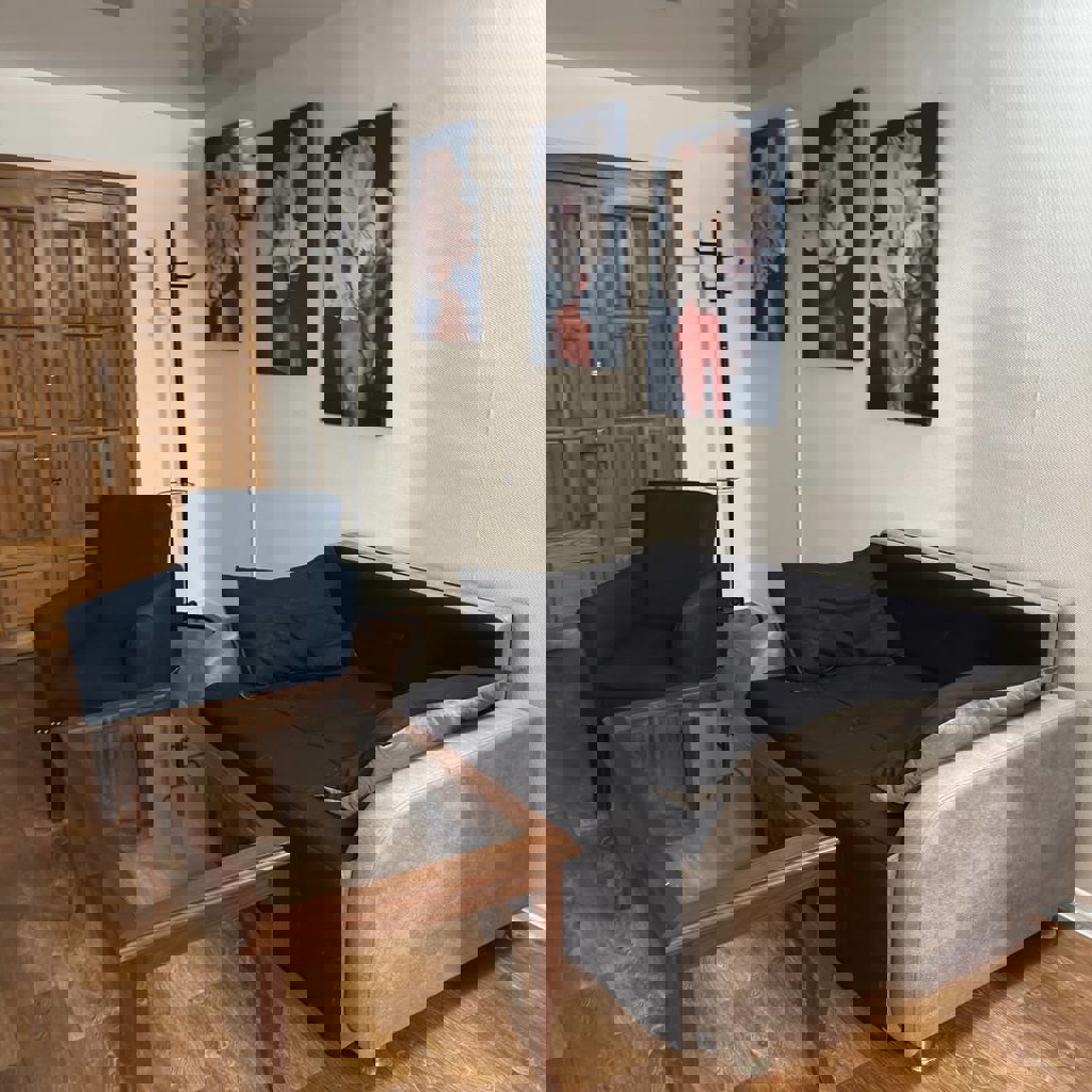 Синее кресло-диван