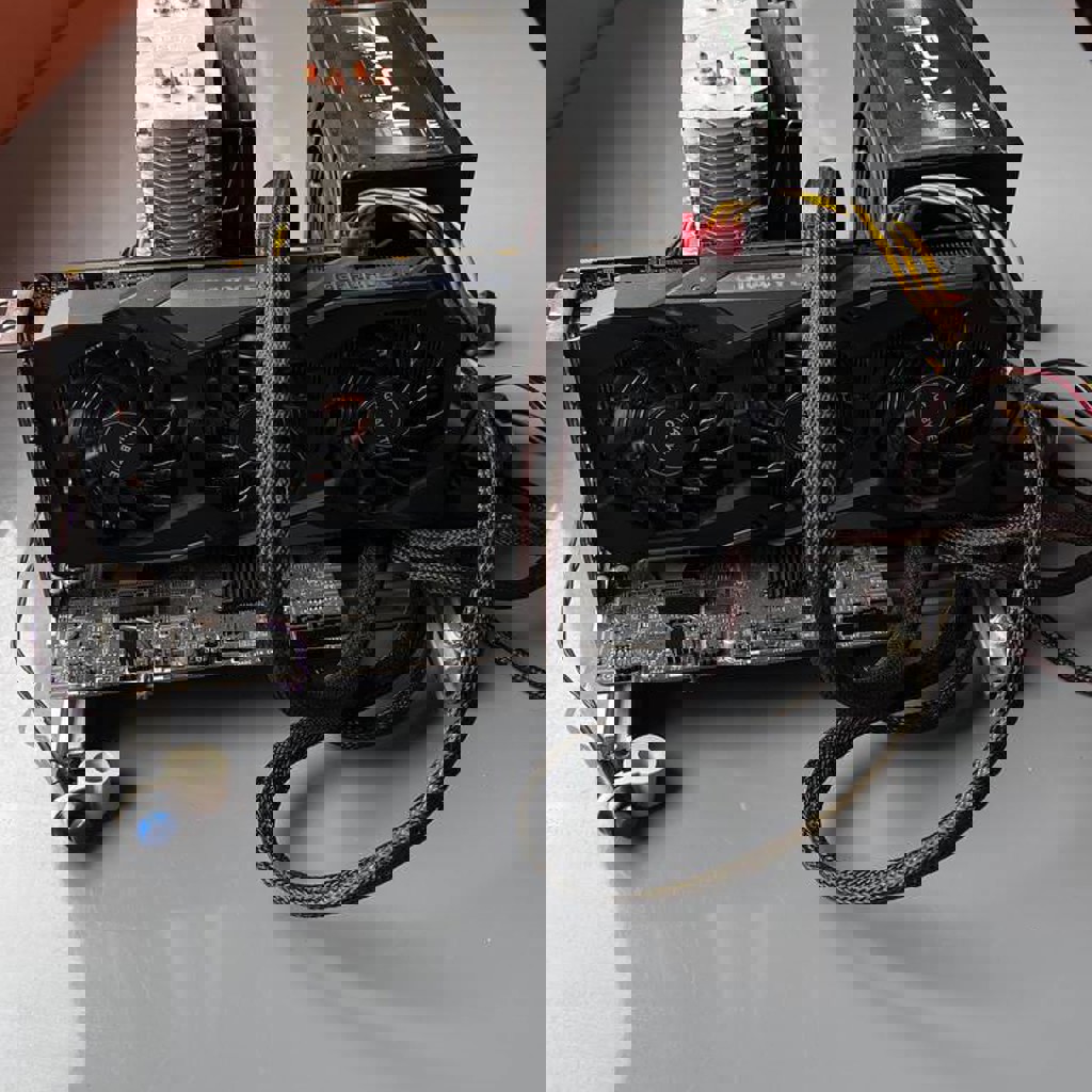 Игровой самосборный ПК на открытом стенде