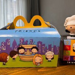 Фигурка Моники (Friends x McDonald’s) - фото 3