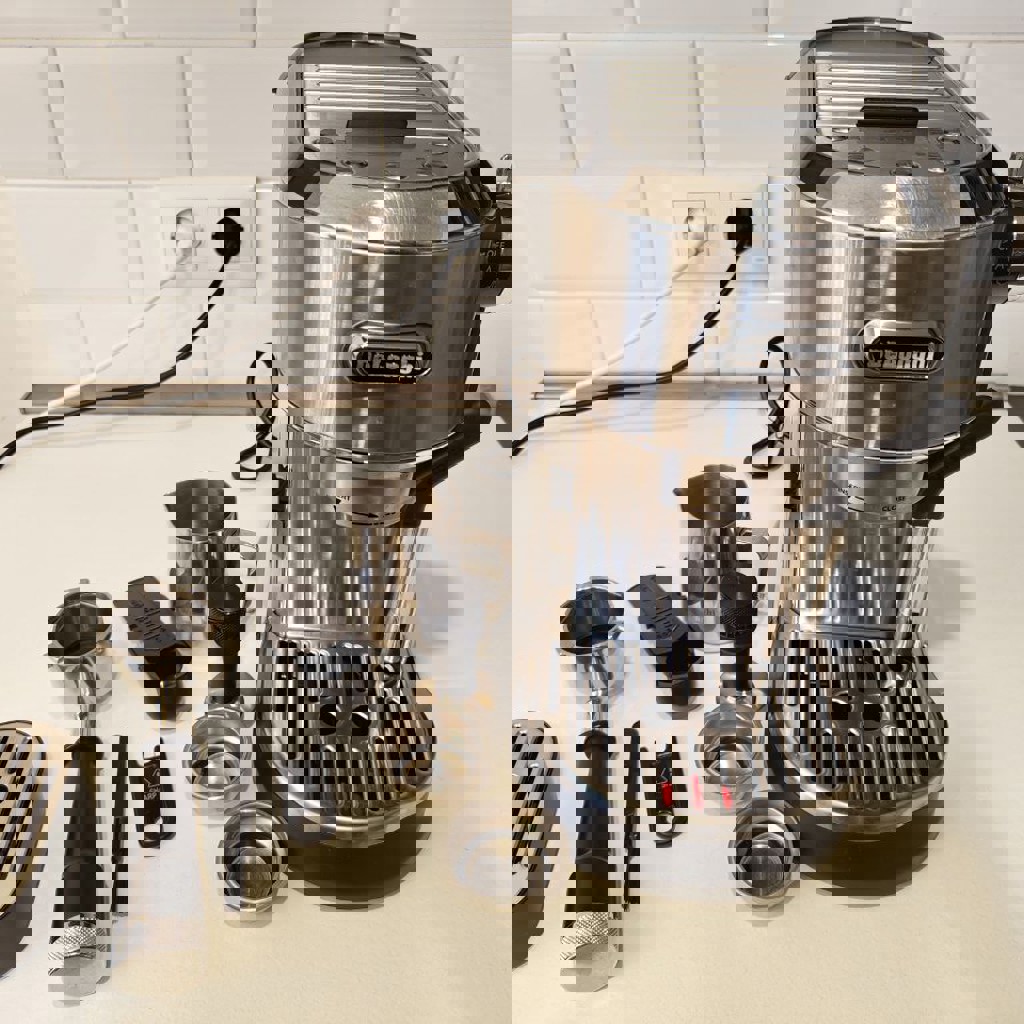 DeLonghi Dedica Maestro Plus