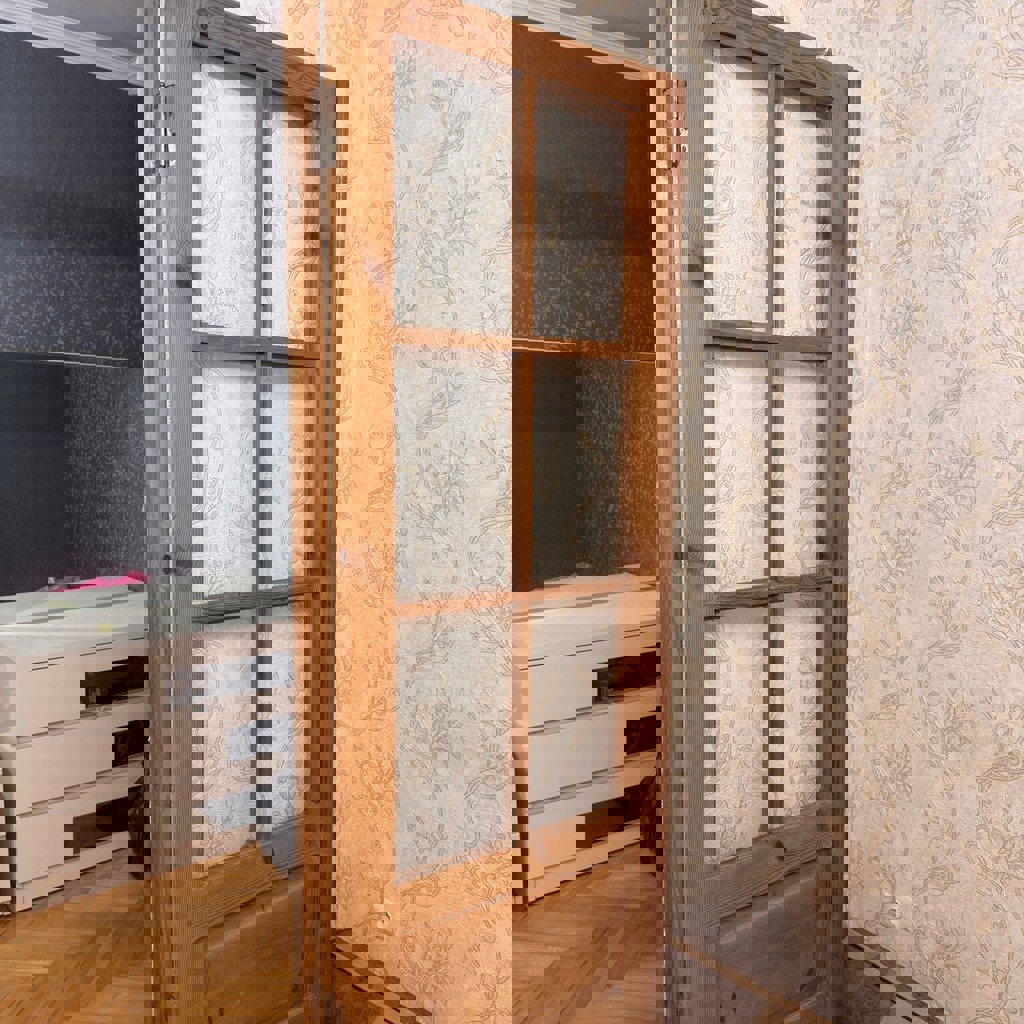 Деревянный стол