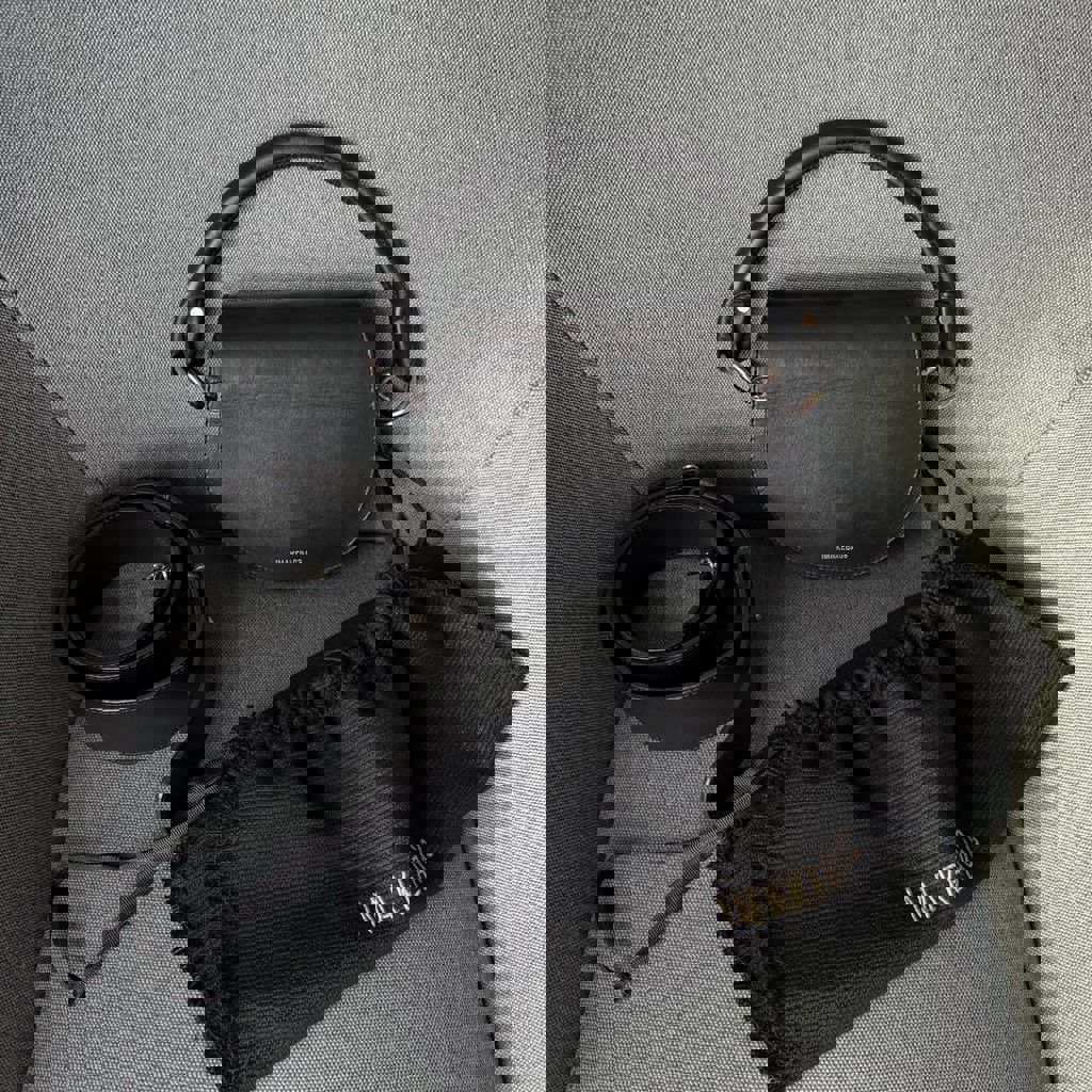 Маленькая черная сумка