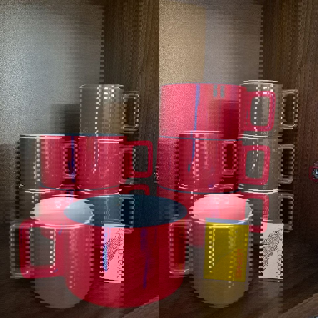 Цветные чашки