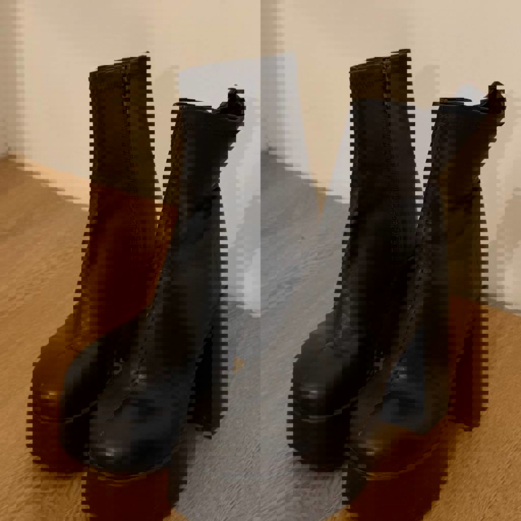 Сапоги на каблуке