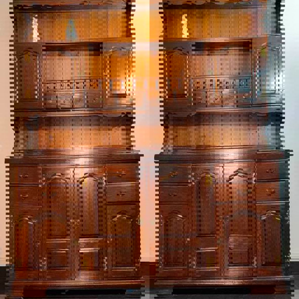 Старинный шкаф