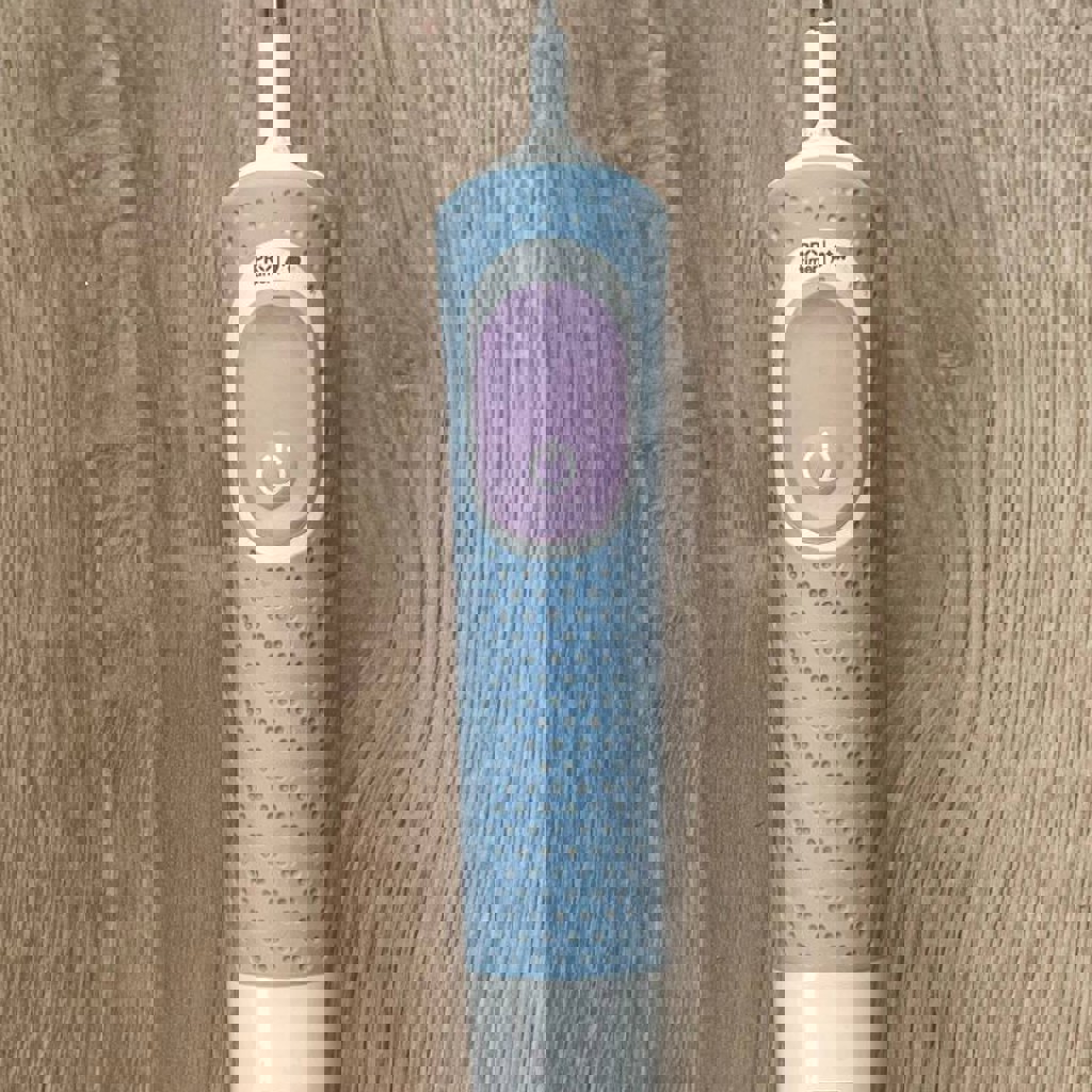 Электрическая зубная щетка Braun